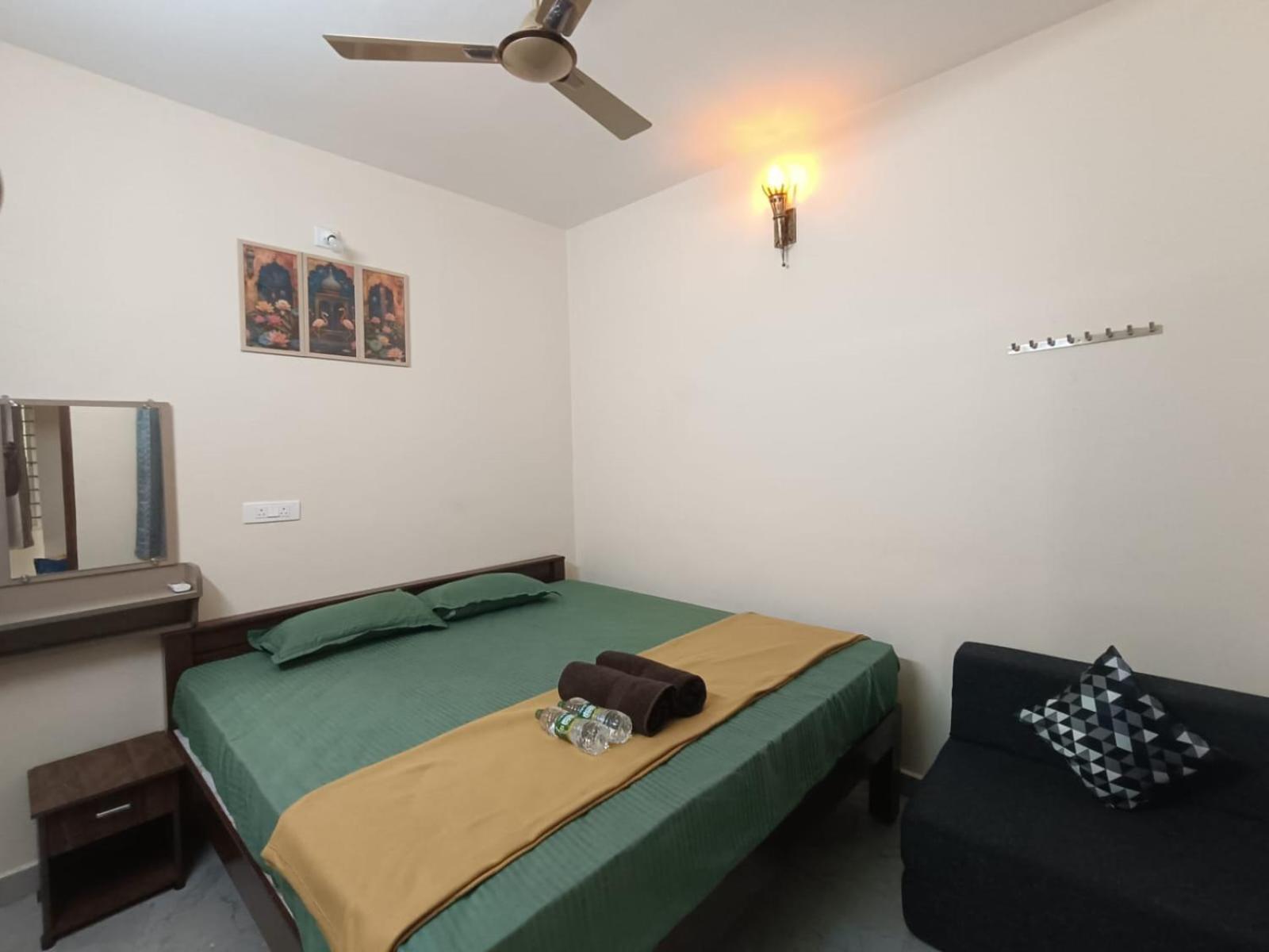 Omkara - The Fives Guest House Tiruvannāmalai Eksteriør bilde